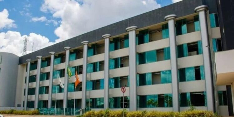Servidores fazem greve em Divinópolis