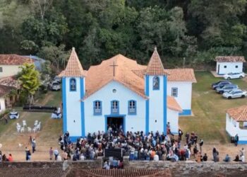 Uma das igrejas mais antigas de Minas reabre 