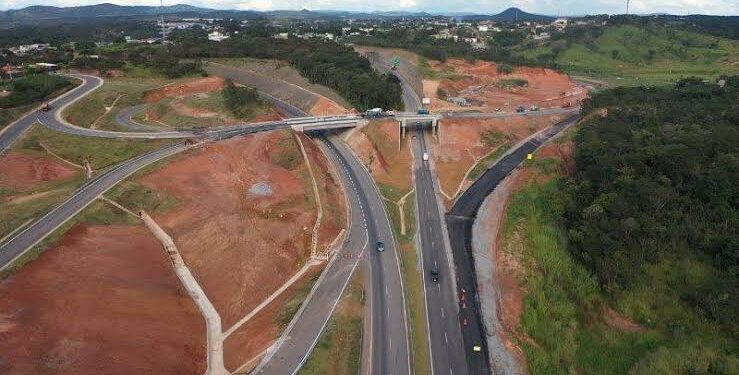 Férias escolares devem aumentar fluxo de veículos na MG-050; expectativa é de 430 mil viagens