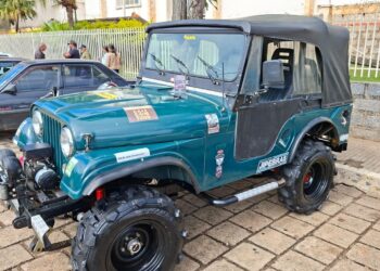 VÍDEO | 3º Encontro e Exposição de Carros Antigos reúne grande público e arrecada alimentos em Carmo