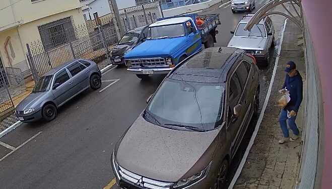 VÍDEO | Suspeito furta produtos de comércio no Centro de Andradas
