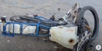Motociclista de 45 anos morre após colisão com caminhonete na MG-050