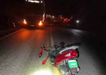 Motociclista morre após colisão frontal com carro na LMG-877, em Poços de Caldas