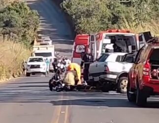 Mulher morre e três pessoas ficam feridas em grave colisão frontal na MG-341, em Piumhi (MG)