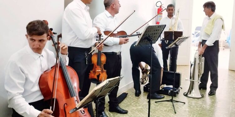 VÍDEO | Projeto Música, Acolhimento e Espiritualidade leva conforto aos pacientes da Santa Casa de Guapé (MG)