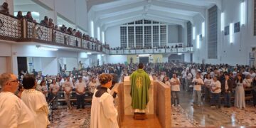 VÍDEO | Missa encerra a 29ª edição do ENJOCARCC e celebra renovação da fé dos jovens em Carmo do Rio Claro