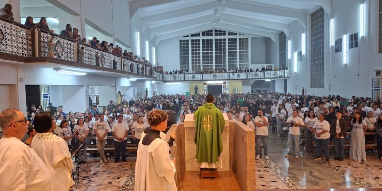 VÍDEO | Missa encerra a 29ª edição do ENJOCARCC e celebra renovação da fé dos jovens em Carmo do Rio Claro