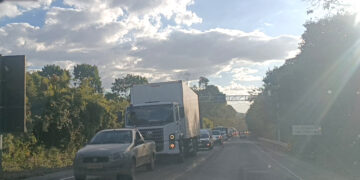 Obras na rodovia entre Muzambinho e Monte Belo causam lentidão e filas de até 3 quilômetros