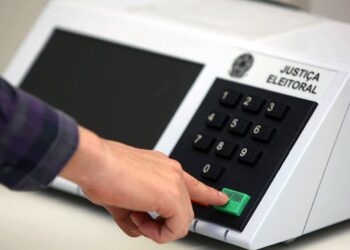 Eleitores fora da cidade poderão solicitar voto em trânsito a partir desta segunda-feira (20)