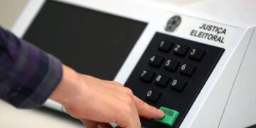 Eleitores fora da cidade poderão solicitar voto em trânsito a partir desta segunda-feira (20)