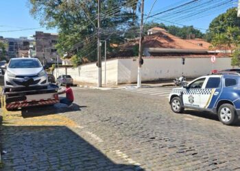 Motorista é preso com carro clonado durante abordagem no Centro de Guaxupé