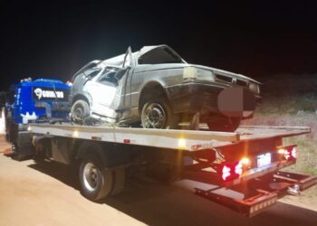 Motorista fica ferida após carro sair da pista e cair em ribanceira na MG-184