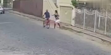 VÍDEO: Mulher é presa suspeita de matar idoso de 81 anos com faca