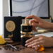 Notas intensas e personalidade forte explicam a popularidade de fragrâncias árabes