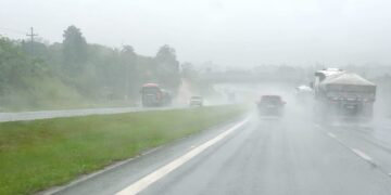 EPR orienta motoristas diante da previsão de ventos fortes e chuva intensa
