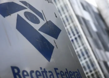 Receita paga nesta segunda último lote de restituição do IR 2026