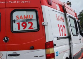 Motorista foge após colisão traseira que deixa duas pessoas feridas na MG-167