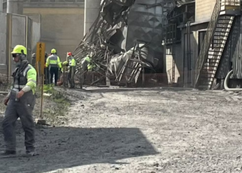 Estrutura metálica desaba sobre caminhão e deixa um trabalhador morto e três feridos em mineradora