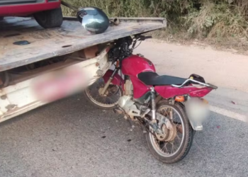 Motociclista de 72 anos morre após acidente com caminhão-guincho na MGC-369