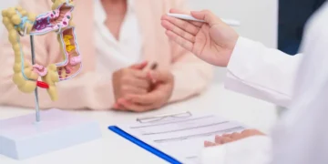 Pacientes com câncer colorretal têm medicamento aprovado pela Anvisa