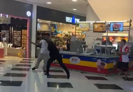 VÍDEO: Briga dentro de shopping deixa dois trabalhadores feridos em Poços de Caldas