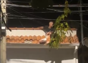VÍDEO: Homem sobe em telhados, assusta moradores e mobiliza PM em Carmo do Rio Claro