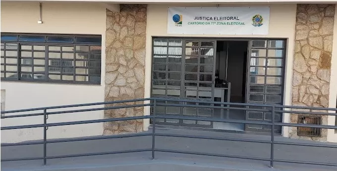 Cartório Eleitoral de Carmo do Rio Claro promove treinamento nas urnas durante Semana Nacional do Sistema Eletrônico de Votação
