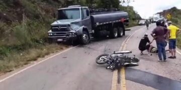 Motociclista e garupa ficam feridos após colisão com caminhão-tanque entre Ilicínea e Boa Esperança