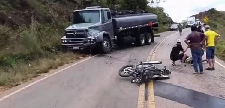 Motociclista e garupa ficam feridos após colisão com caminhão-tanque entre Ilicínea e Boa Esperança