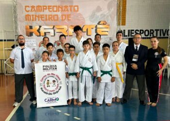 Projeto Lutando Juntos, de Carmo do Rio Claro, conquista 25 medalhas e troféu no Campeonato Mineiro de Karatê