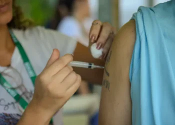 Dia D da Multivacinação acontece neste sábado em todo o país para atualizar caderneta de crianças e adolescentes