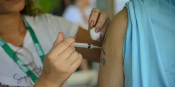 Dia D da Multivacinação acontece neste sábado em todo o país para atualizar caderneta de crianças e adolescentes