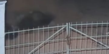 VÍDEO: Motorista sem CNH fica ferido após carro capotar na zona rural de Nova Resende
