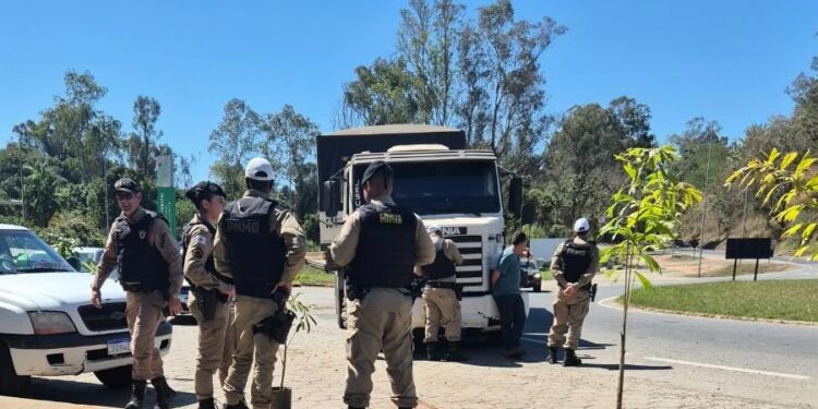 Homem é preso suspeito de tentar furtar café após fraude na pesagem de carga