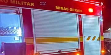 Incêndio destrói residência durante a madrugada no Sul de Minas