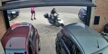 VÍDEO CASSETADA: Jovem perde controle de moto elétrica minutos após compra e vídeo viraliza em Carmo