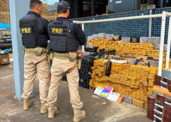 Três homens são detidos com mais de meia tonelada de drogas, armas e veículos roubados