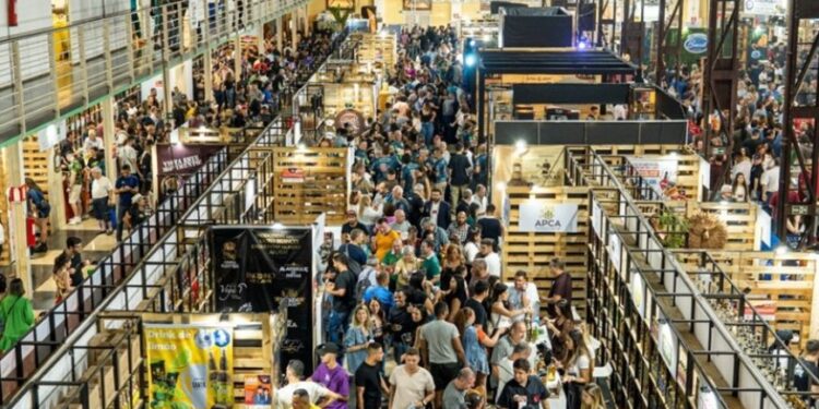 Expocachaça reúne 2 mil rótulos em BH