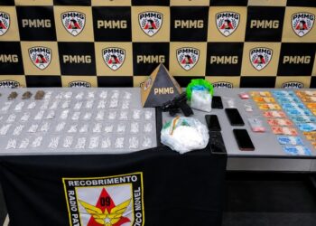 Operação da PM prende quatro pessoas e apreende mais de 700 tubos de cocaína