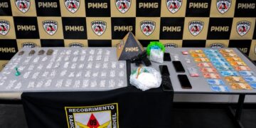 Operação da PM prende quatro pessoas e apreende mais de 700 tubos de cocaína