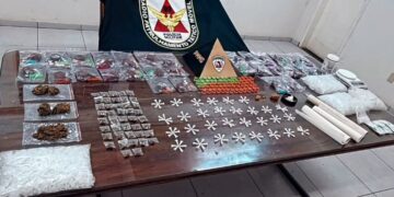 VÍDEO: PM apreende centenas de porções de drogas durante operação com apoio de helicóptero em Passos