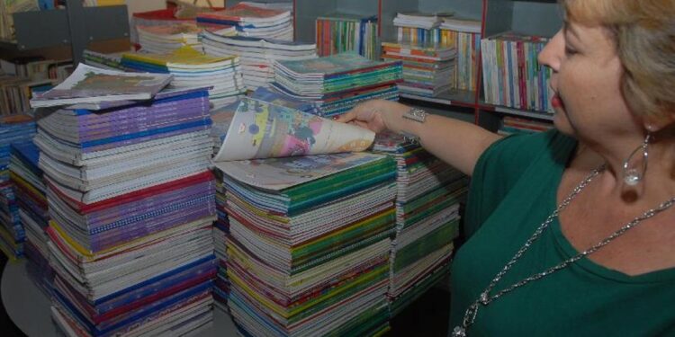 Escolas têm até 8 de setembro para escolher livros didáticos para 2027