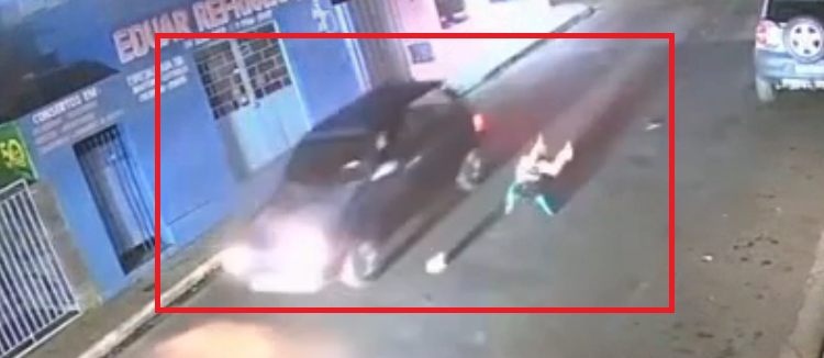 VÍDEO: Câmera registra menina de 10 anos sendo atropelada enquanto atravessava faixa de pedestres