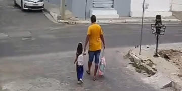 VÍDEO CENAS FORTES: Pai é assassinado a tiros enquanto levava filha para escola