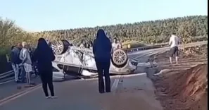 Acidente entre dois carros é registrado na MGC-369 entre os municípios de Alfenas e Campos Gerais