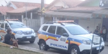 Dois homens ficam gravemente feridos após ataque na Praça do Rosário