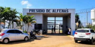 Policiais penais descobrem buraco em tela e impedem entrada de drogas e celulares em presídio de Alfenas