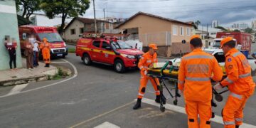Motociclista sofre ferimentos graves após colisão com carro em Alfenas