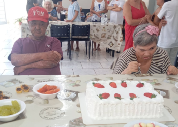 Lar São José de Guapé celebra aniversariantes com música, carinho e muita alegria