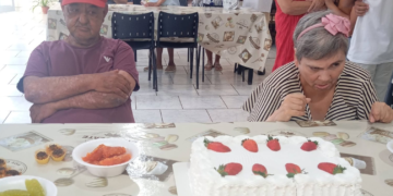 Lar São José de Guapé celebra aniversariantes com música, carinho e muita alegria